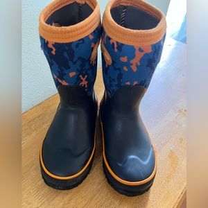 Boys bogs boots